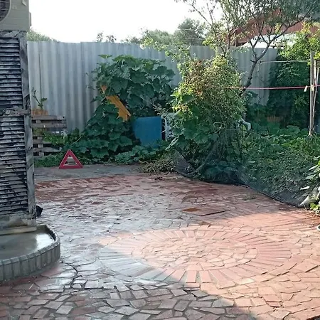 ηλιόλουστη εξοχική κατοικία με κήπο και Parking