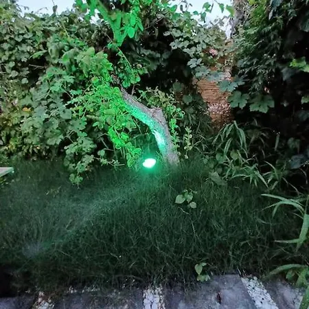 ηλιόλουστη εξοχική κατοικία με κήπο και Parking Nea Michaniona