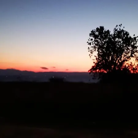 ηλιόλουστη εξοχική κατοικία με κήπο και Parking Nea Michaniona